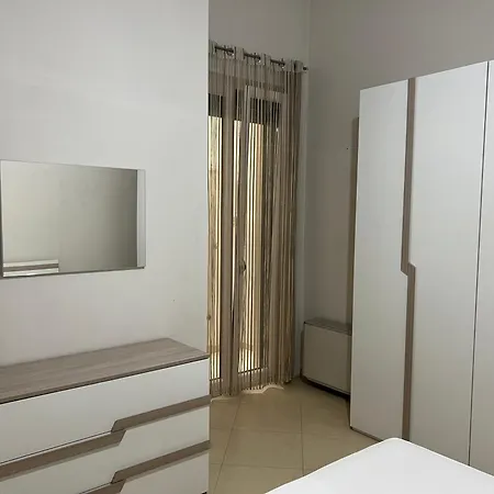 A Due Passi Dal Viale بيت للعطل